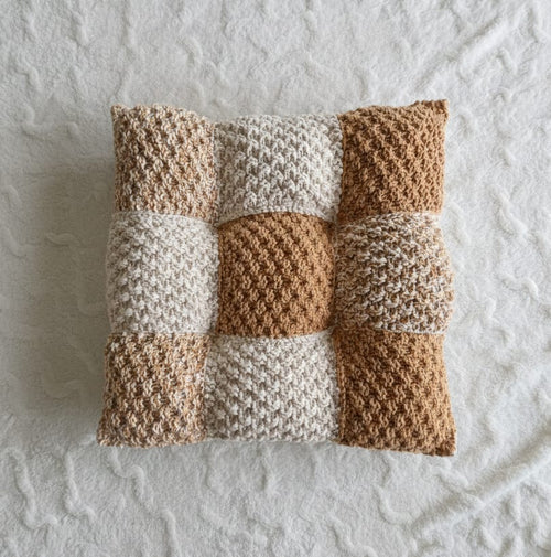 4 doudous peluches + coussin beige