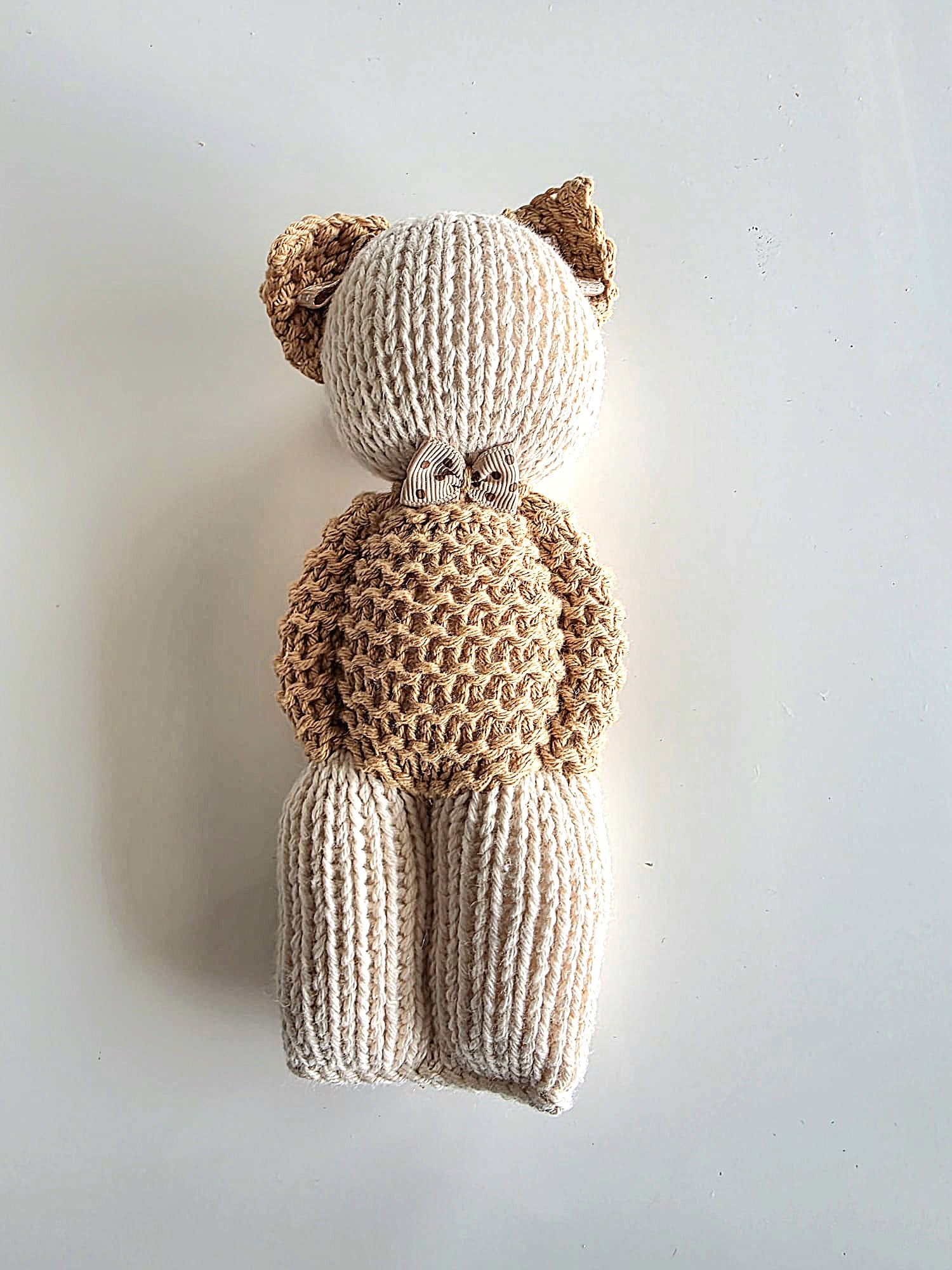 4 doudous peluches + coussin beige